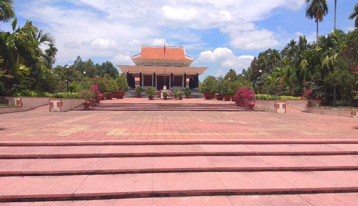 Đền thờ Phạm Hùng
