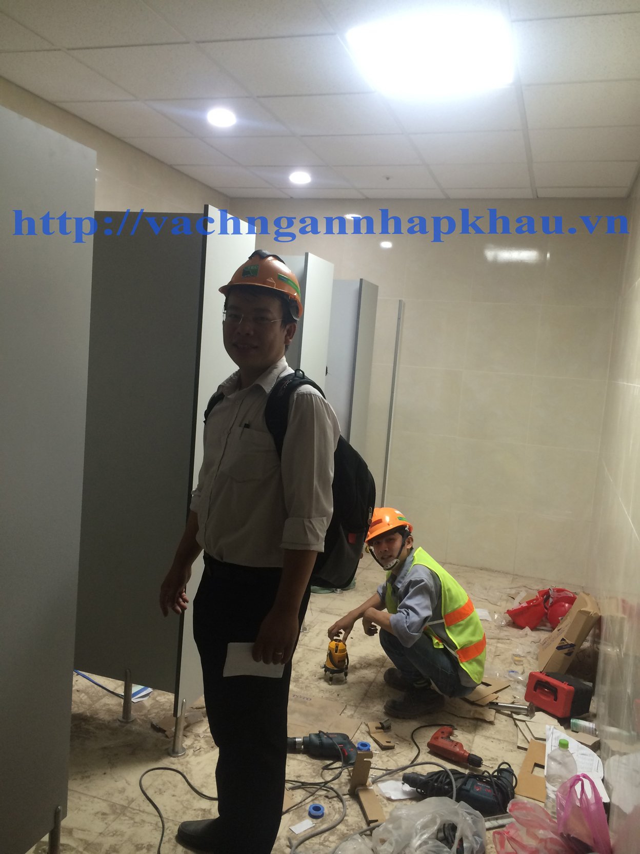 thi công vách ngăn vệ sinh cho samssung