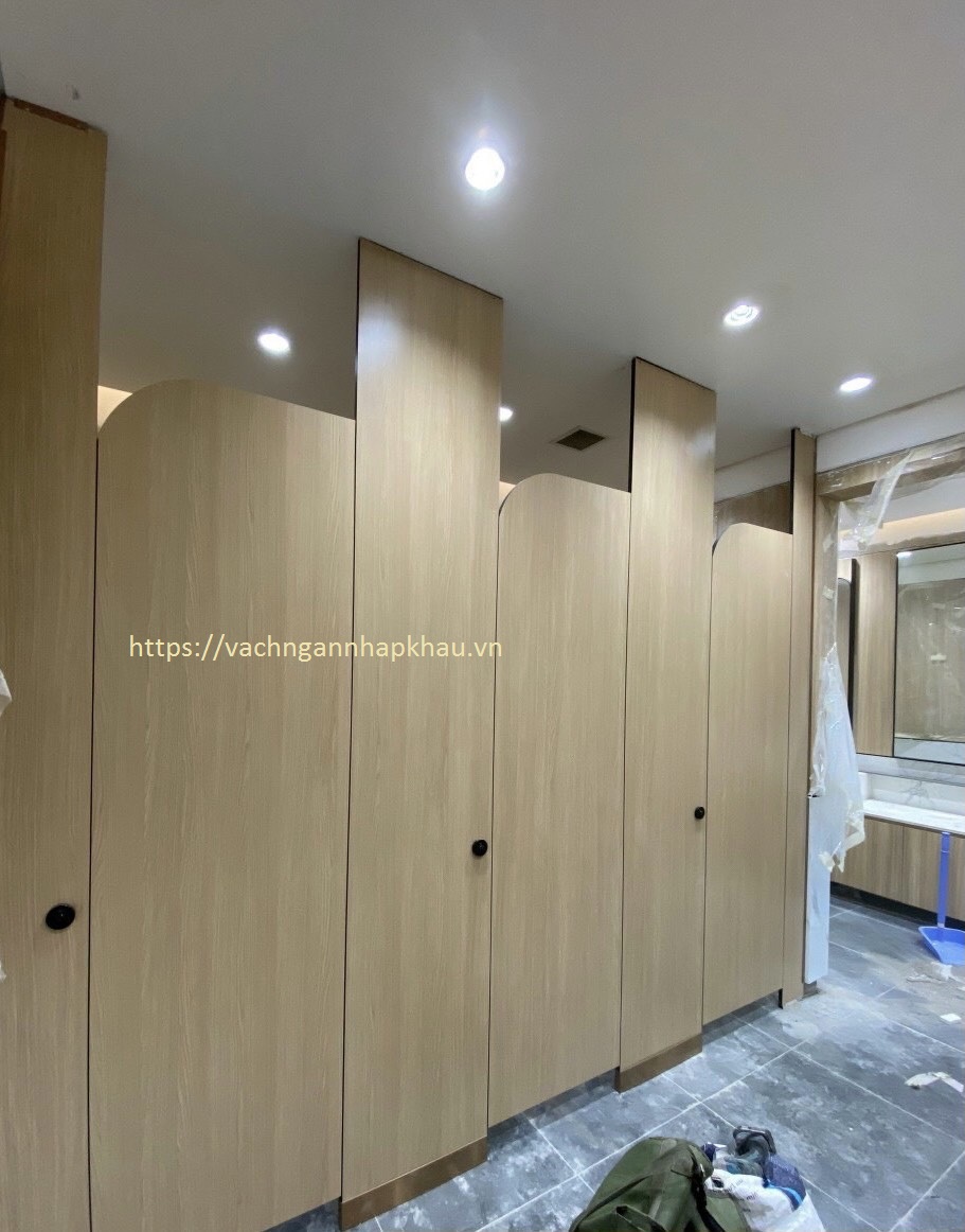 vach ngan ve sinh nha hang khach san