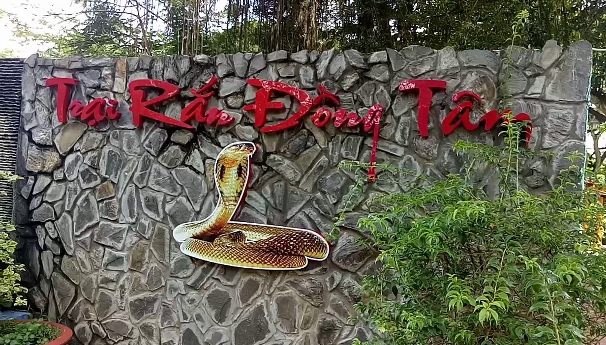Trại rắn Đồng Tâm