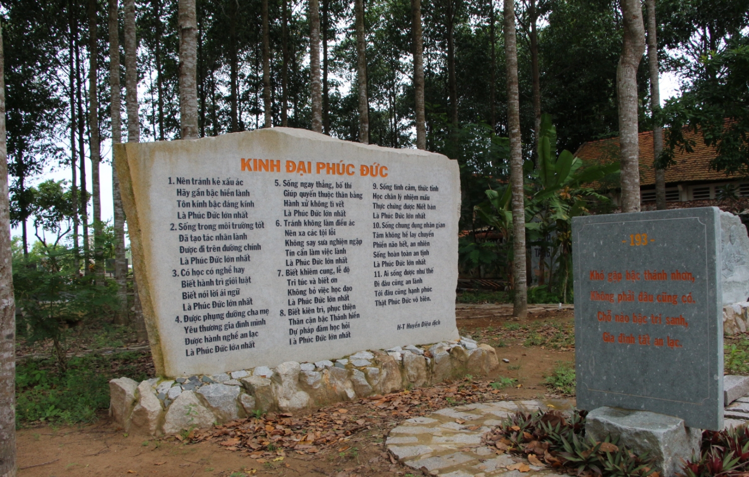 Vườn kinh phật bằng đá 2