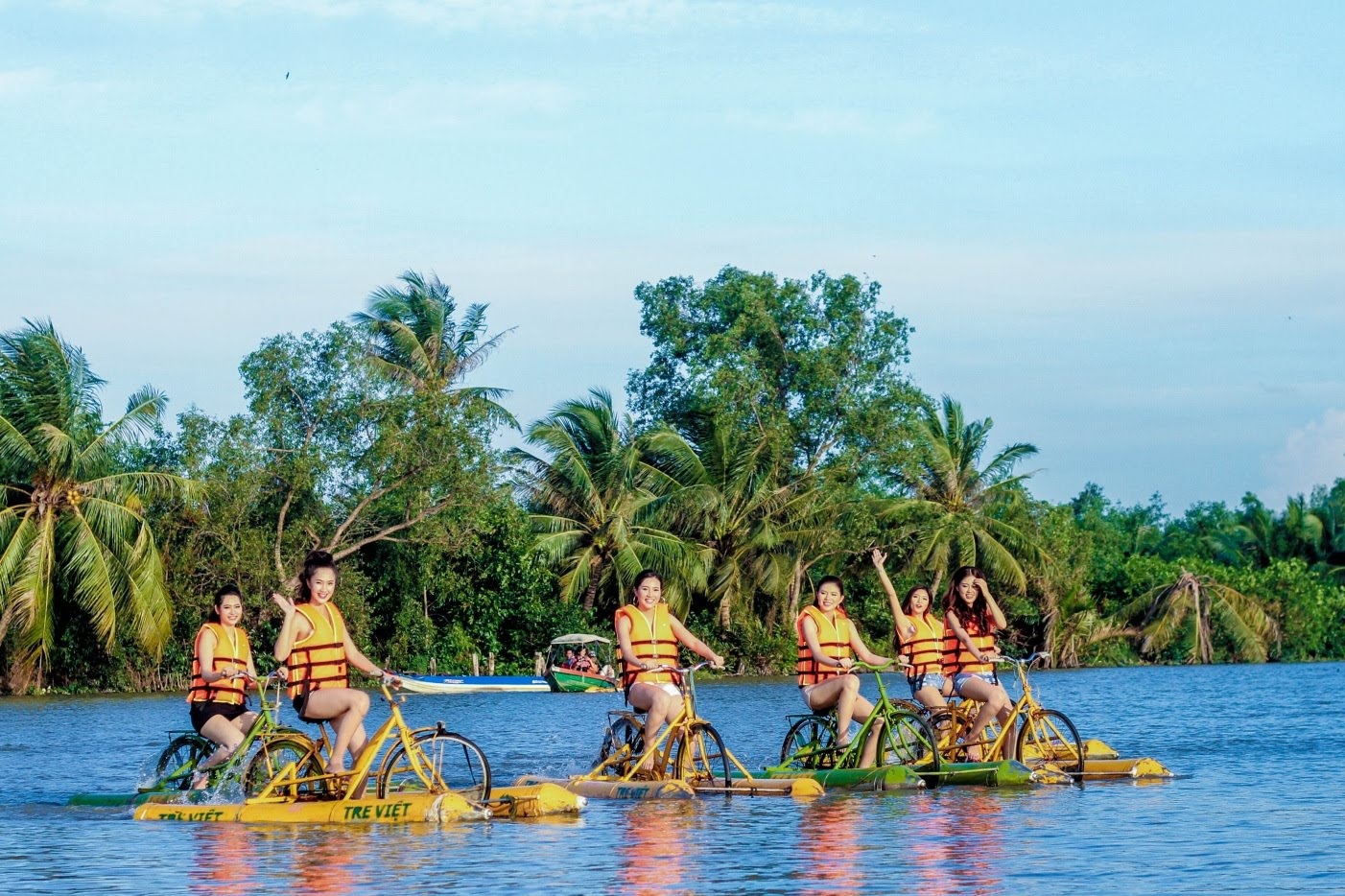 Làng du lịch Tre Việt