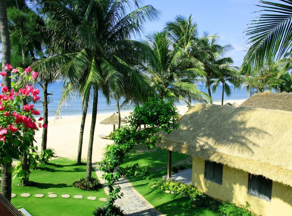 Làng du lịch Tre Việt