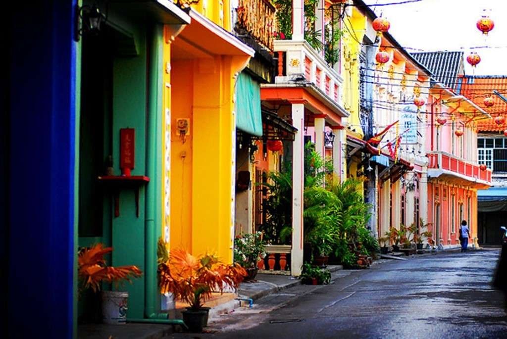 Phuket Old Town với kiến trúc Sino-Portuguese và các quán cà phê cổ điển