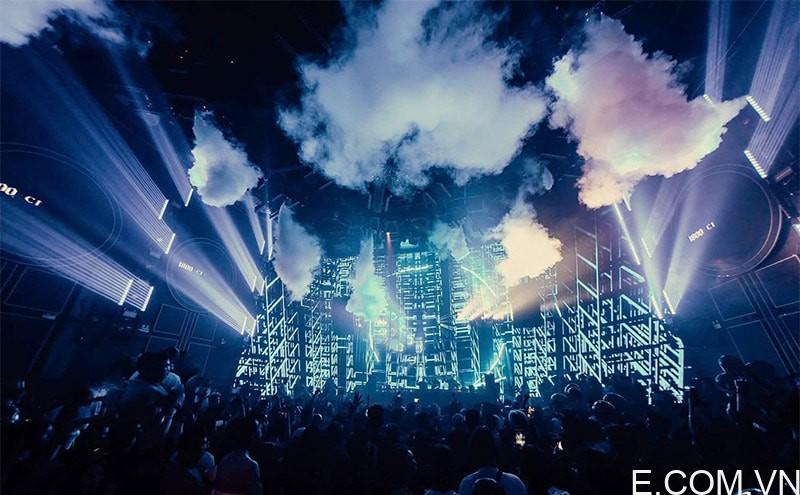 Không gian nội thất sang trọng của A Plus Hà Nội tại 78 Yên Phụ