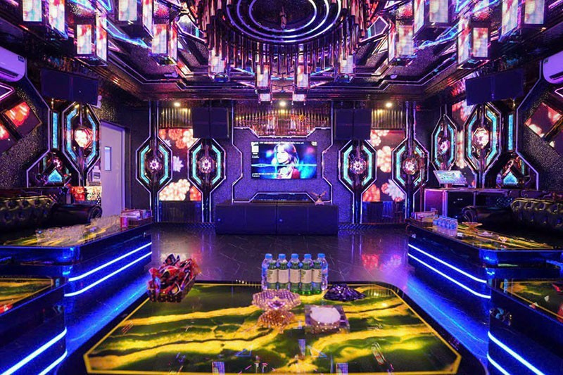 Đánh Giá và Trải Nghiệm Khách Hàng