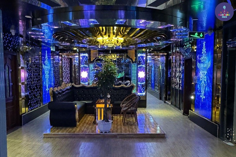 Hệ thống âm thanh ánh sáng hiện đại trong phòng hát Nhật Hằng