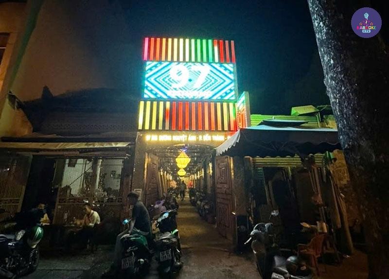 Mặt tiền Karaoke 97 trên đường Sương Nguyệt Ánh, Quận 1