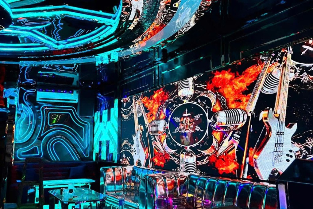 Khu vực thiết kế nổi bật của Karaoke Begin tại khu Nguyễn Văn Cừ