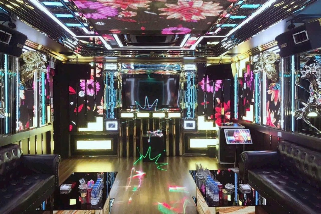 Mặt tiền và phòng hát hiện đại tại Dubai Club 88 Tố Hữu