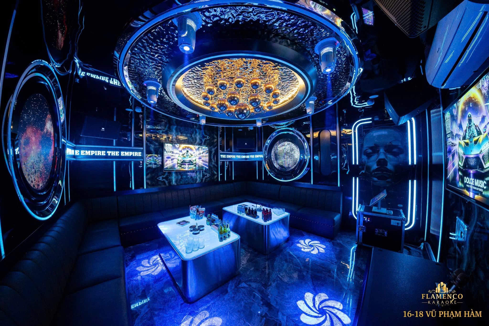 Phòng hát rộng rãi, ánh sáng bắt mắt phù hợp tiệc nhóm tại Flamenco KTV