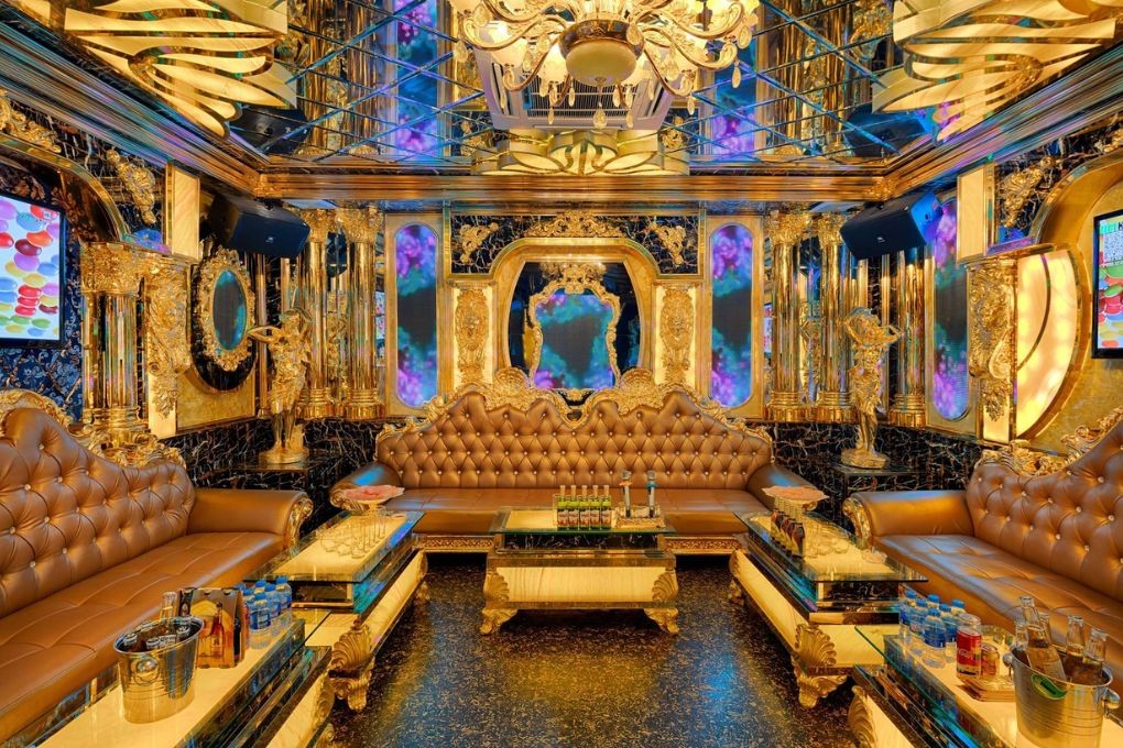 Hệ thống âm thanh và ánh sáng hiện đại tại phòng hát Grand 300 Xã Đàn