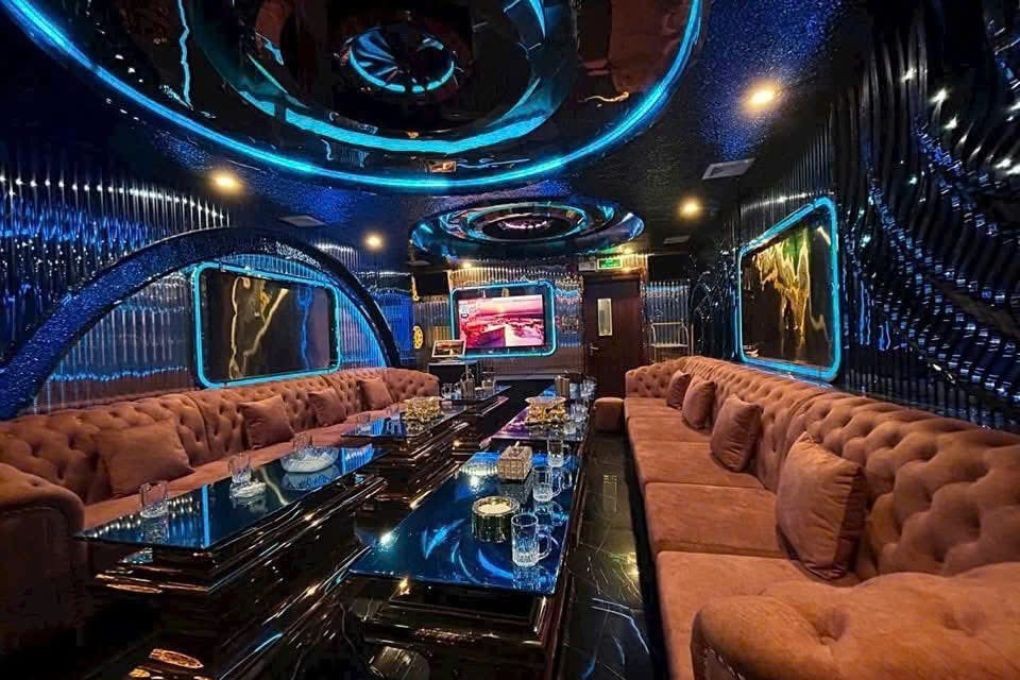 Phòng hát iSing 116 Trần Duy Hưng với ánh sáng đa sắc và màn hình sắc nét