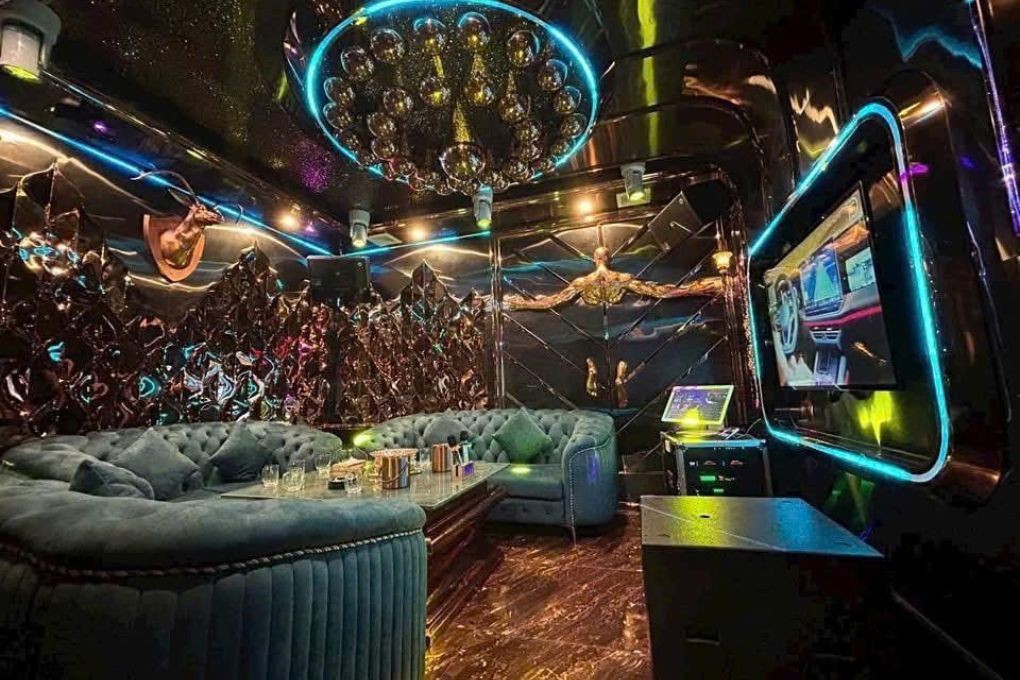 Phòng hát đa phong cách tại iSing 116 Trần Duy Hưng với đèn LED và vật liệu cao cấp