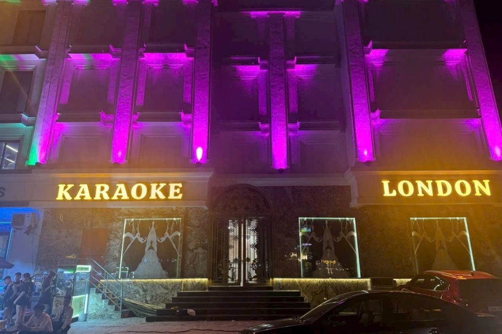 Khách hàng trải nghiệm không gian âm thanh sống động tại London An Khánh