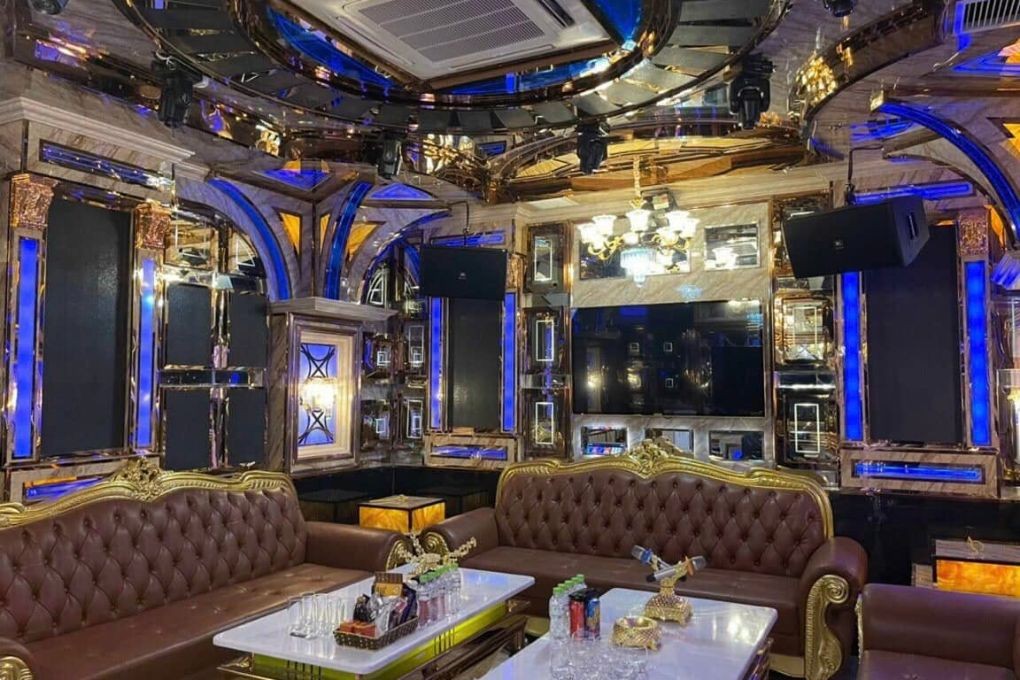 Khu vực phòng hát rộng rãi tại Karaoke Luxury 11 Hàng Bột