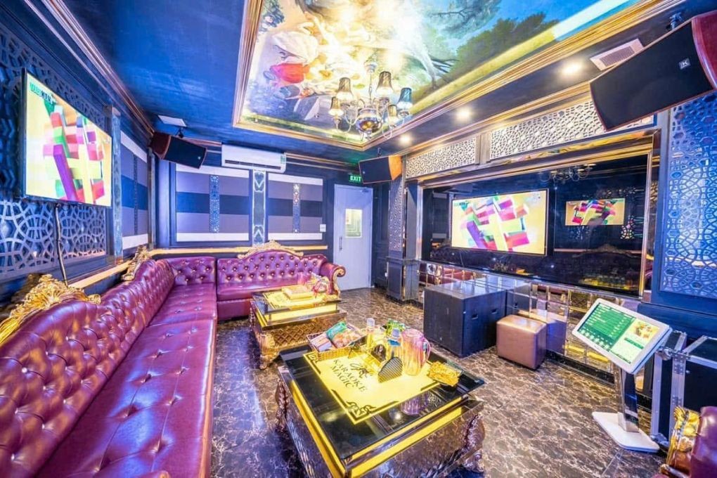 Phòng hát rộng, thiết kế trẻ trung tại Karaoke Magic 65 Thái Thịnh