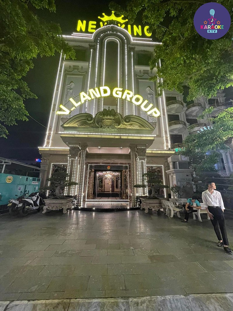 Không gian rộng và hiện đại tại Karaoke Newking KTV hướng hồ Ao Cá