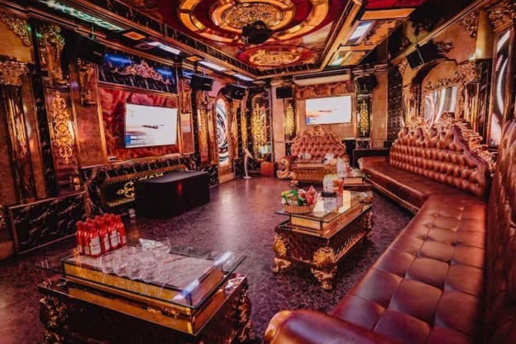 Phòng hát hiện đại với ánh sáng LED tại Karaoke Noucamp 12 Miếu Đầm