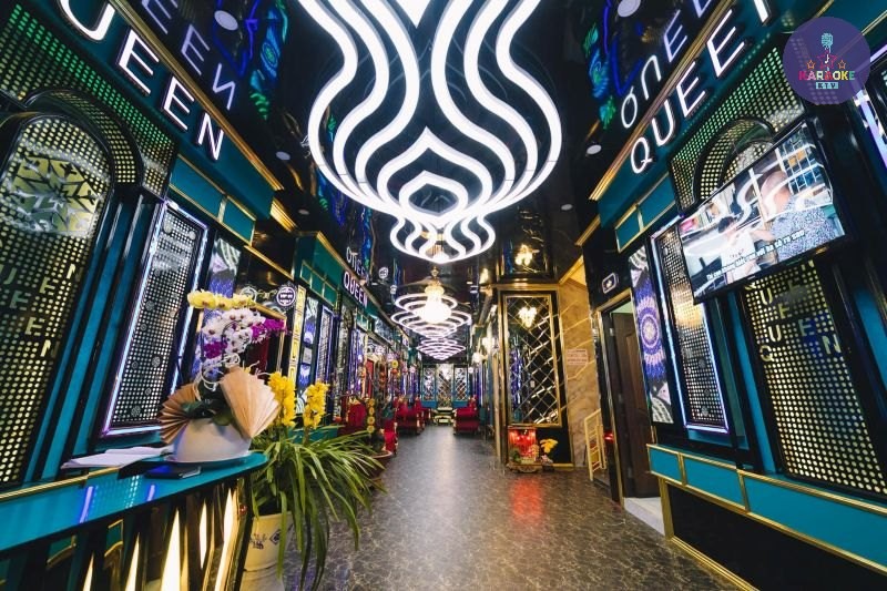 Mặt tiền và phòng hát Karaoke Nữ Hoàng tại Đà Lạt