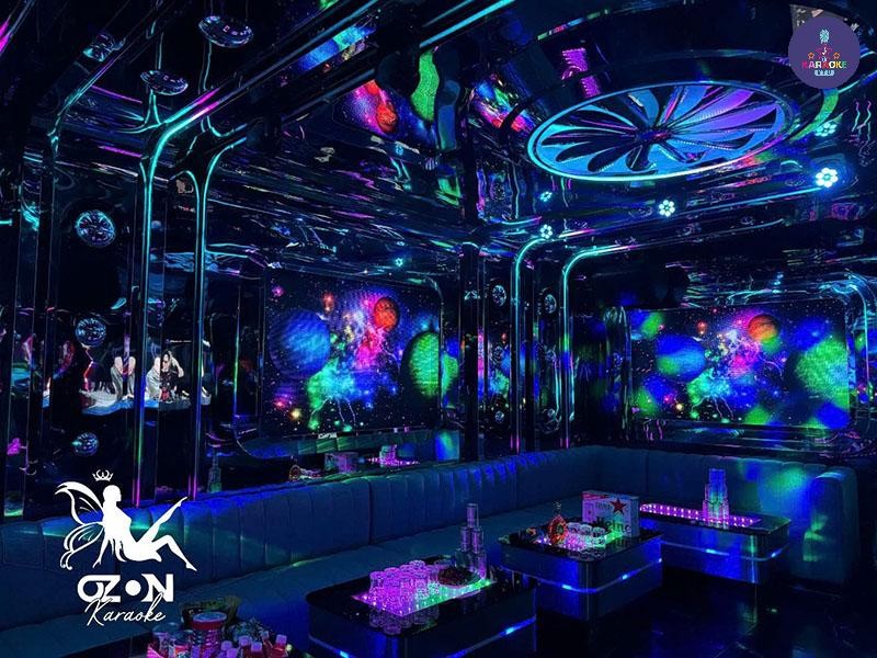 Mặt tiền Karaoke Ozon 107 Pasteur với đèn neon nổi bật tại Quận 1