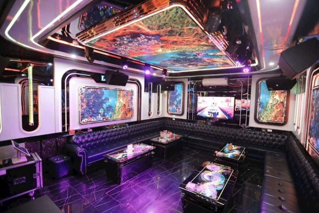 Phòng hát hiện đại với ánh sáng đa sắc tại Sing KTV 66 Tố Hữu