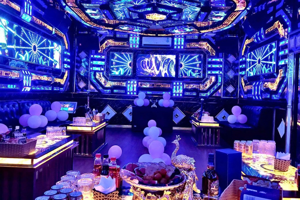 Hệ thống âm thanh ánh sáng hiện đại tại Karaoke The World 408 Trần Khát Chân