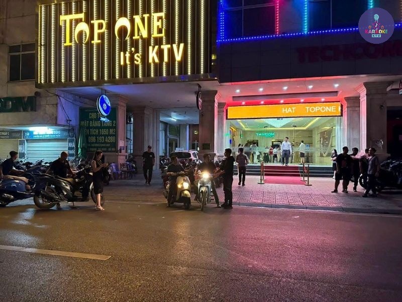 Nội thất mạ vàng đậm chất hoàng gia tại Top One KTV