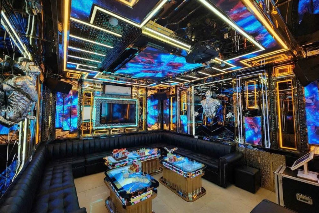 Phòng hát rộng rãi, phù hợp nhóm đông người tại Vip Ktv