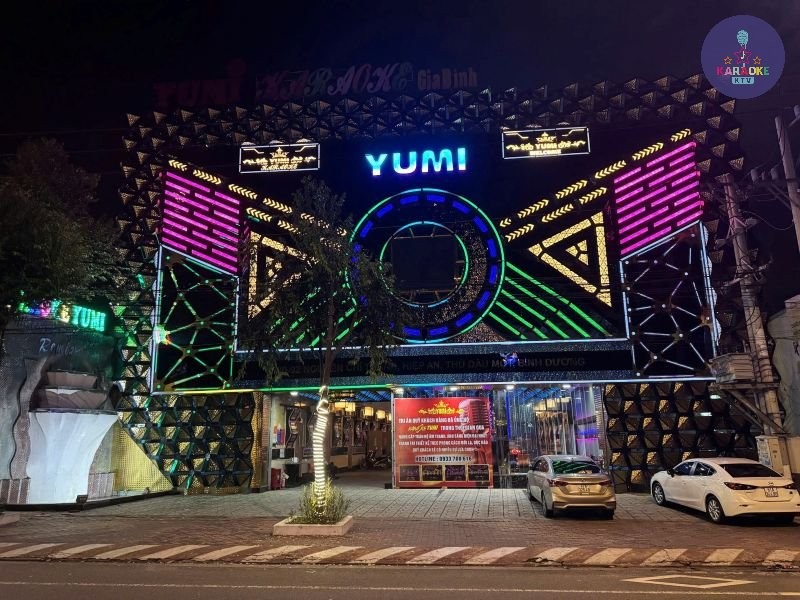 Phòng hát hiện đại, ánh sáng đồng bộ tại Karaoke Yumi