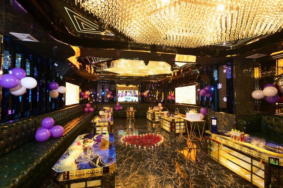 Hệ thống âm thanh – ánh sáng hiện đại chuẩn phòng thu tại New 194