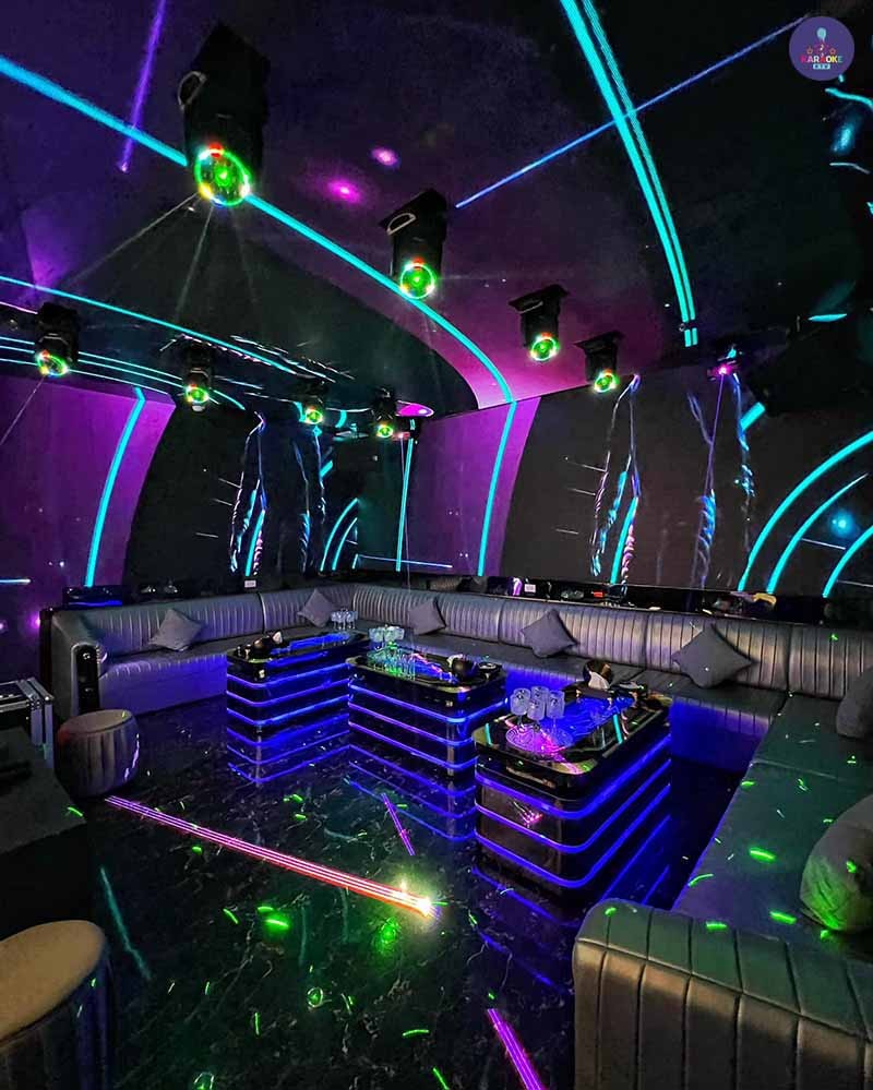 Không gian ấm cúng tại Karaoke Singing Sky, 93 An Dương