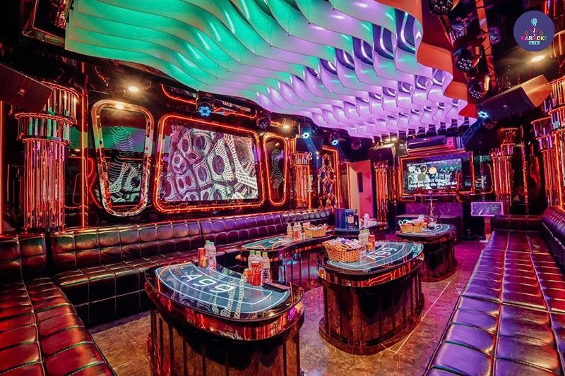 Không gian đẳng cấp và đội ngũ phục vụ chuyên nghiệp tại Karaoke Ozon 107 Pasteur