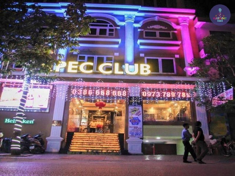 Phòng karaoke phong cách cổ điển, âm thanh chất lượng tại Vinh