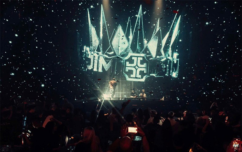 Khu vực quầy bar và đồ uống tại A Plus Hà Nội