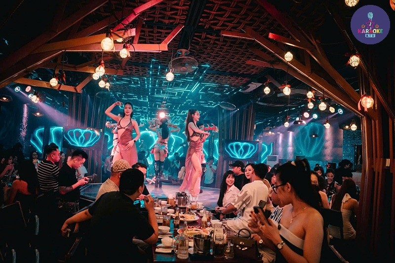 TOP.U Beer Lounge Ô Chợ Dừa – Địa Chỉ, Hướng Dẫn Di Chuyển Và Tiện Ích