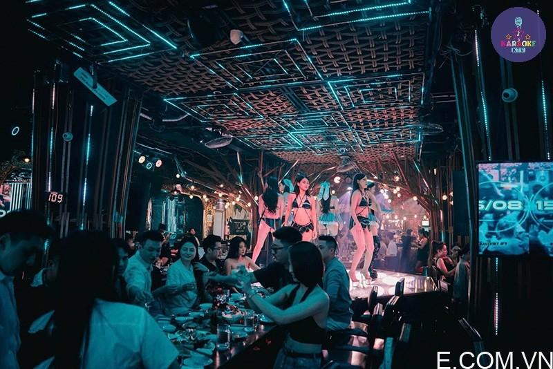 TOP.U Beer Lounge 8 Ô Chợ Dừa: Thiên đường nightlife giữa trung tâm Đống Đa
